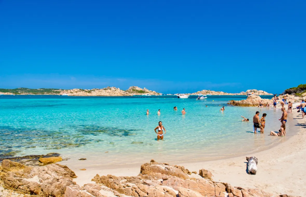 Arcipelago di La Maddalena in gommone