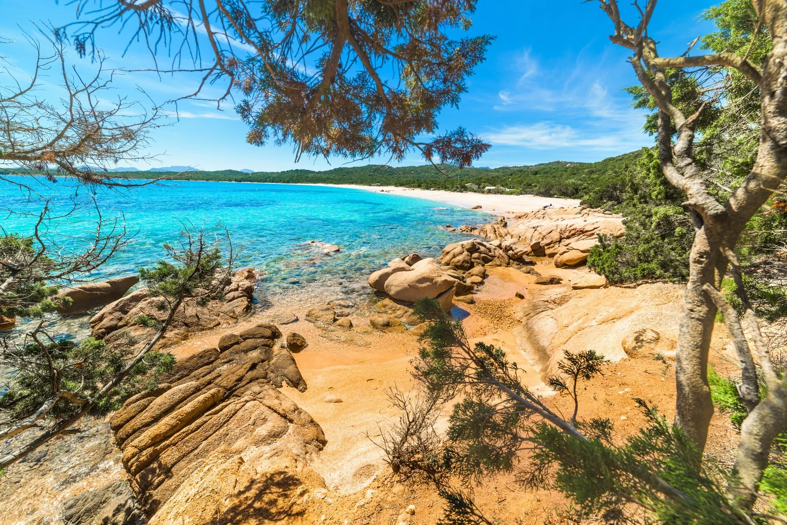 Una Costa Smeralda inedita, Land Rover tra granito e mare