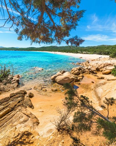Una Costa Smeralda inedita, Land Rover tra granito e mare